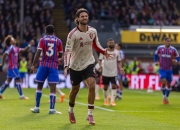 开云体育中国-水晶宫主场大胜伯恩利，球队冲击欧战资格