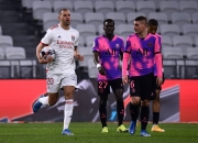 开云体育官网-里昂碾压巴黎，皮克扛起全队