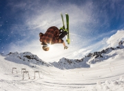 开云下载-石宇奇独揽三分，丹麦队横扫日本队—汤姆斯杯半决赛的北欧风暴