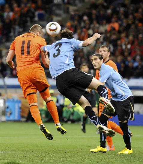 德国碾压乌拉圭,罗本统治全场 德国碾压乌拉圭,罗本统治全场