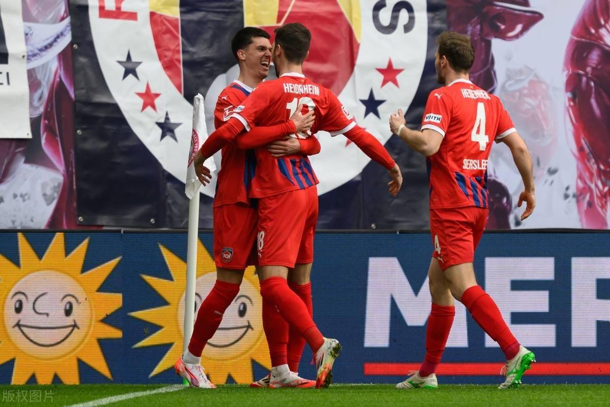 美因茨球队在比赛中显现全面实力,获胜 美因茨球队在比赛中显现全面实力,获胜