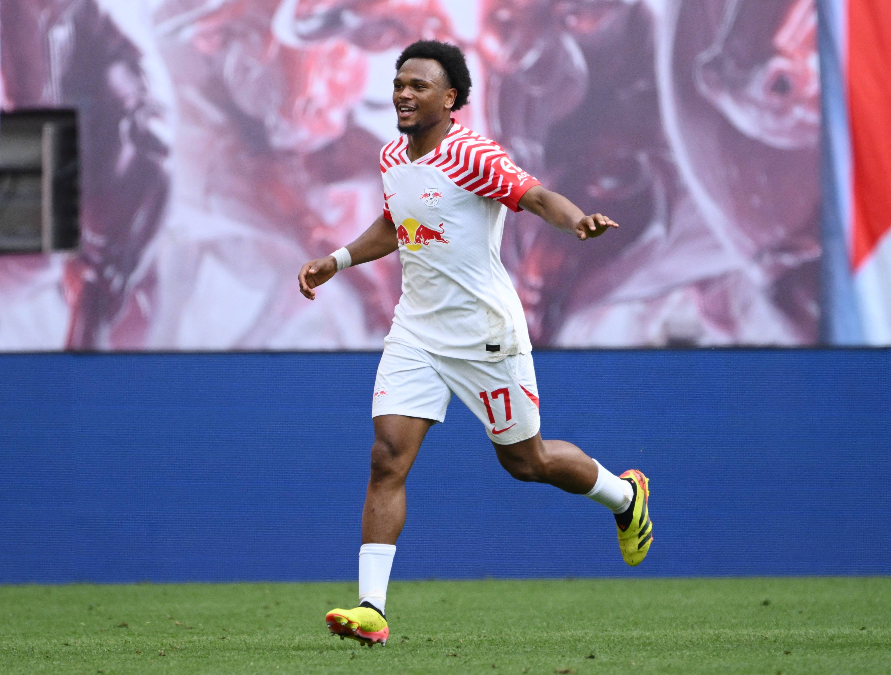 塞维利亚外援完成加盟手续,备战新赛季西甲的简单介绍 塞维利亚外援完成加盟手续,备战新赛季西甲的简单介绍