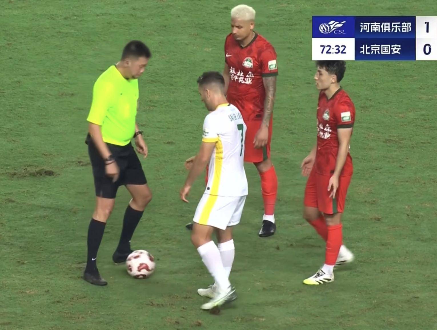 瑞士国脚头槌绝杀,帮助球队挺进半决赛 瑞士国脚头槌绝杀,帮助球队挺进半决赛