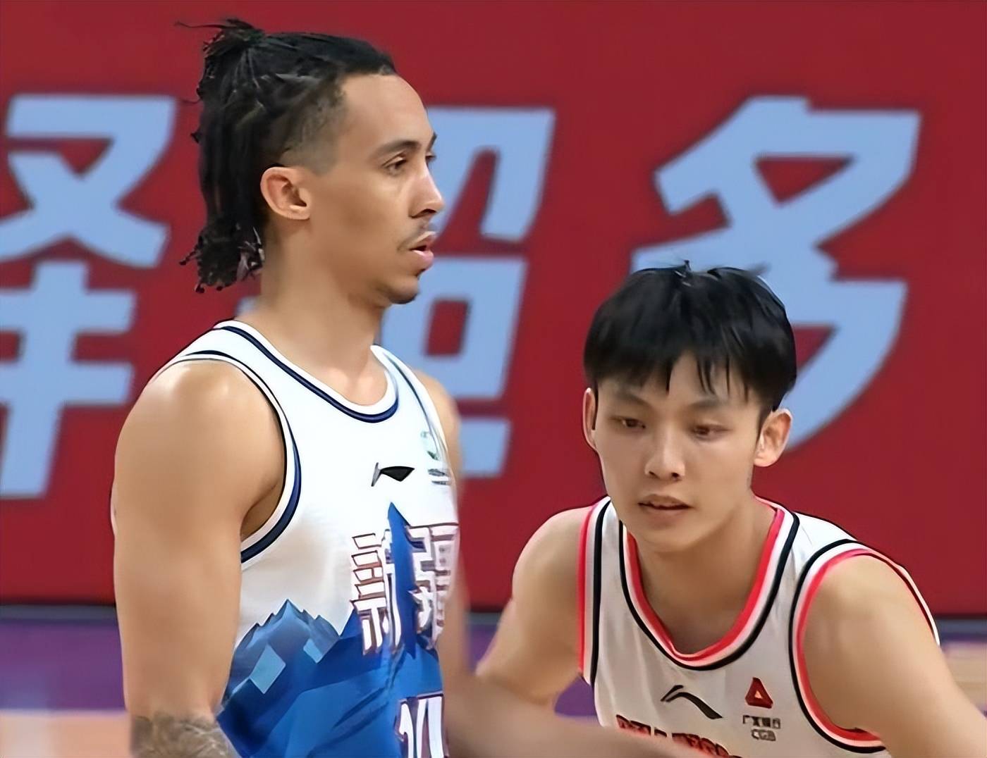 重要比赛中出击的勇士锋线迎击挑战,全场压制圈定胜局!的简单介绍 重要比赛中出击的勇士锋线迎击挑战,全场压制圈定胜局!的简单介绍