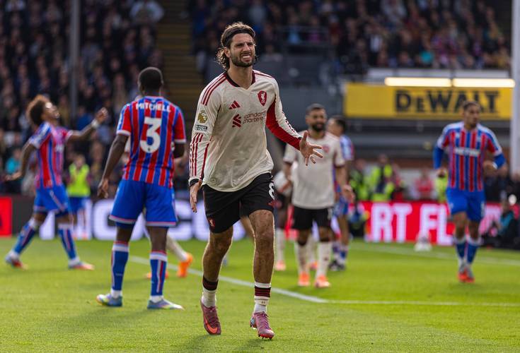 水晶宫主场大胜伯恩利,球队冲击欧战资格 水晶宫主场大胜伯恩利,球队冲击欧战资格