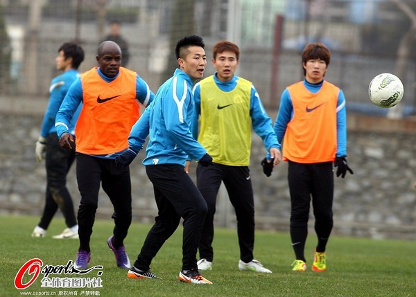 云南男篮外援发挥勇猛,积极备战 云南男篮外援发挥勇猛,积极备战