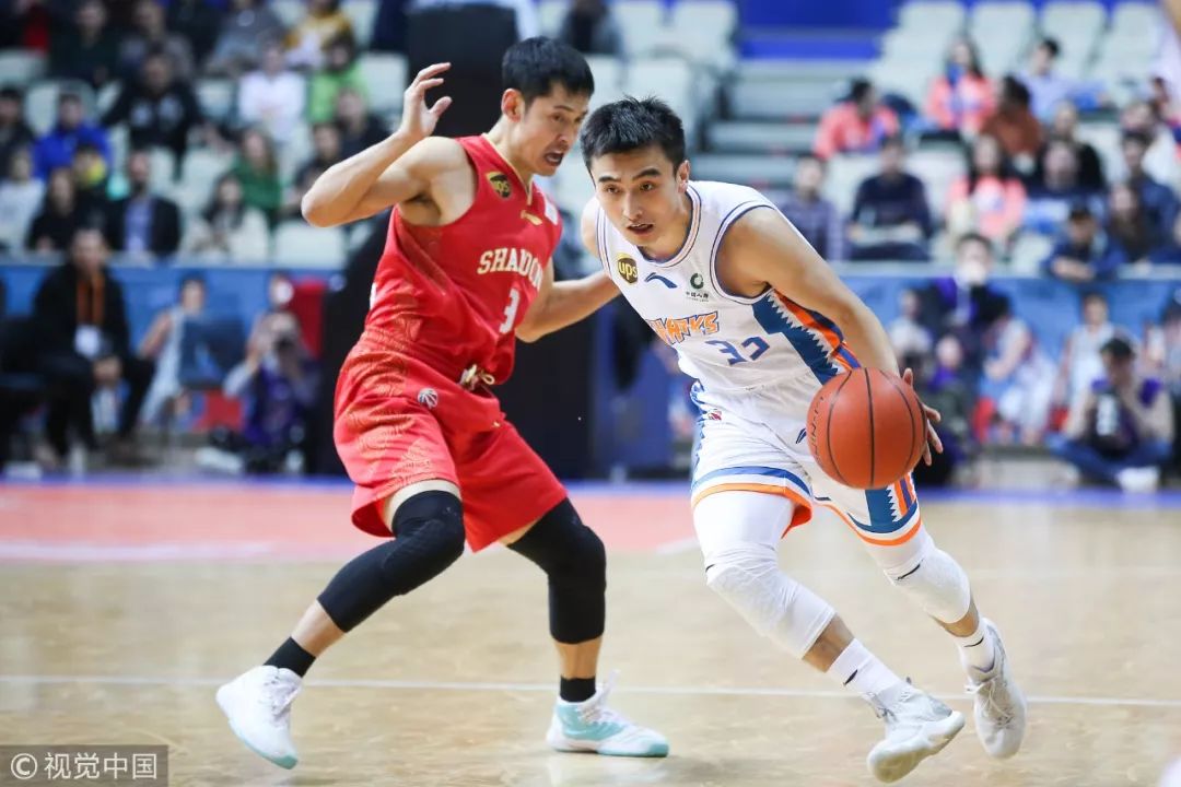 山东队三分球命中率刷新,反超对手 山东队三分球命中率刷新,反超对手