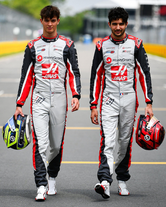 包含哈斯车队完胜红牛车队，诺里斯统治全场的词条